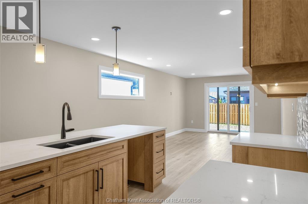 Photo 16 of 162 Ironwood Trail, Chatham ON