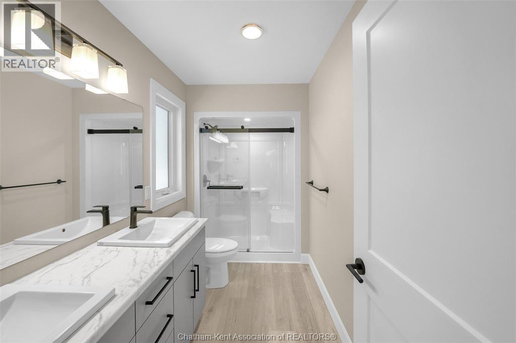 Photo 24 of 162 Ironwood Trail, Chatham ON