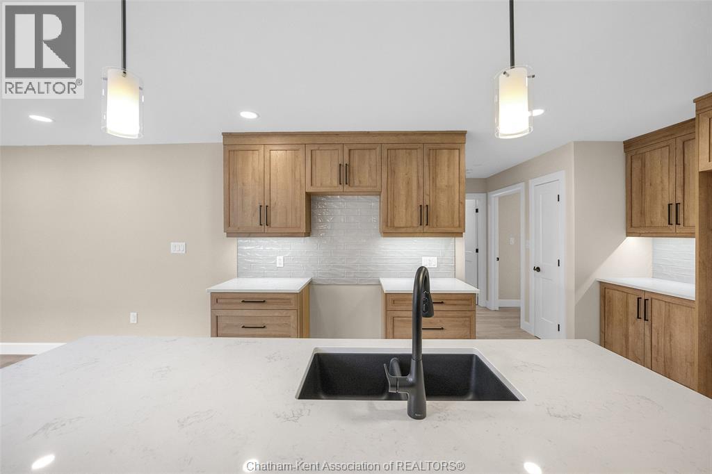 Photo 12 of 162 Ironwood Trail, Chatham ON