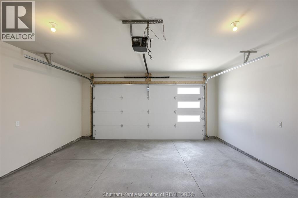 Photo 4 of 162 Ironwood Trail, Chatham ON