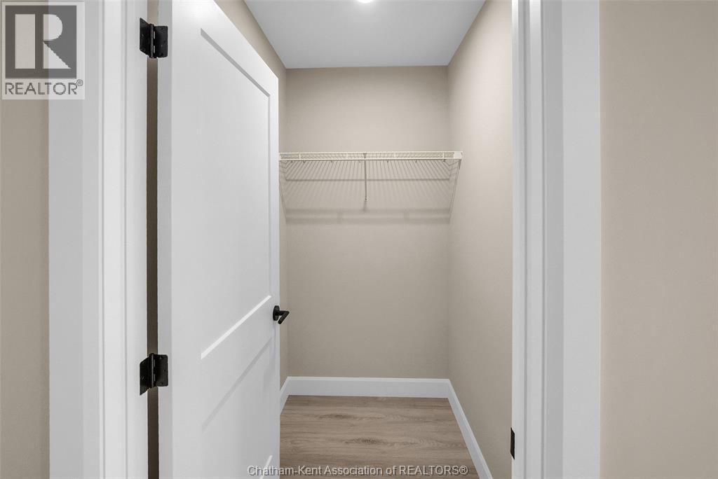 Photo 9 of 162 Ironwood Trail, Chatham ON