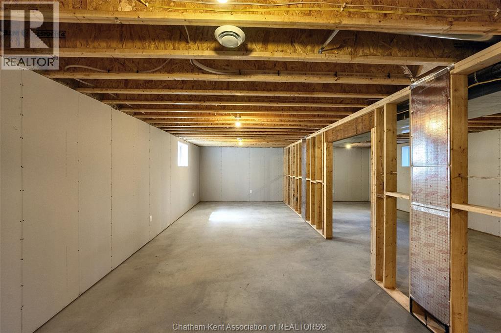 Photo 34 of 162 Ironwood Trail, Chatham ON