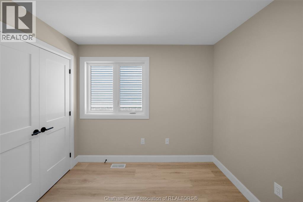 Photo 27 of 162 Ironwood Trail, Chatham ON