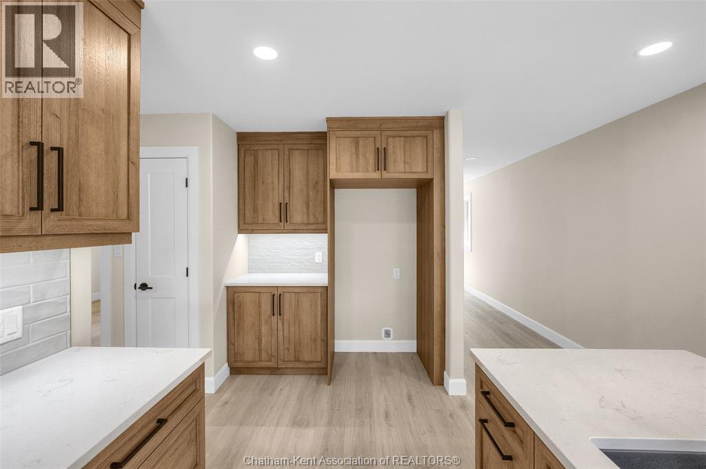 Photo 14 of 162 Ironwood Trail, Chatham ON