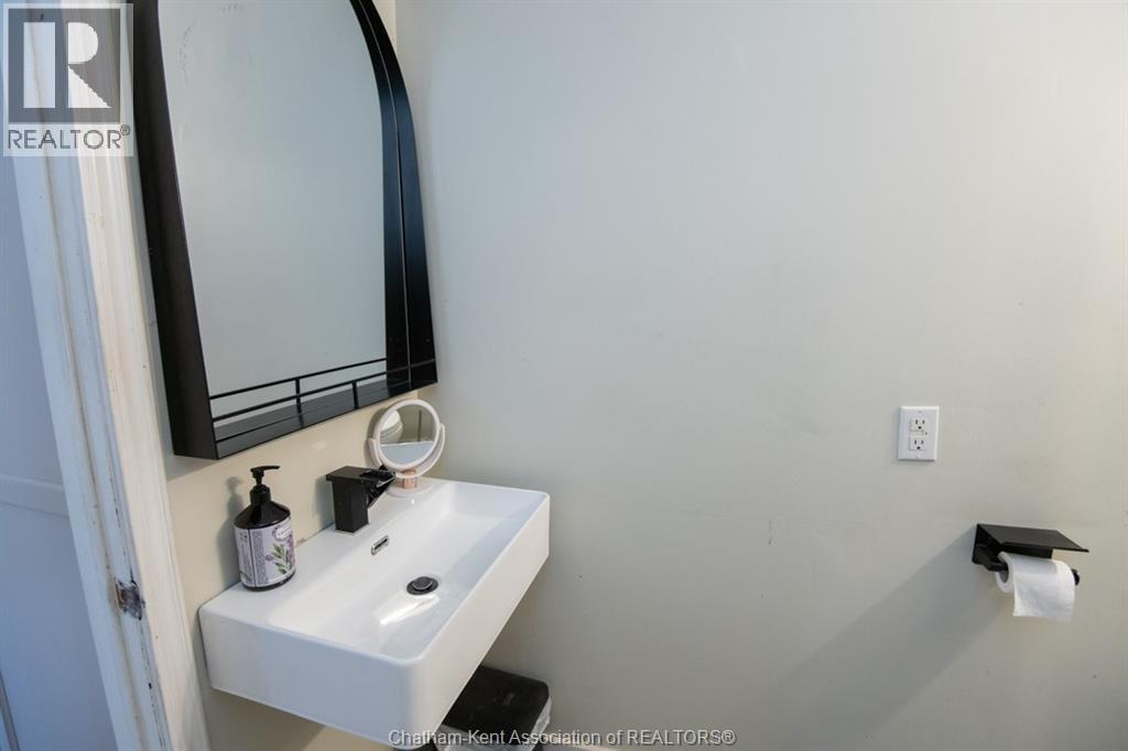 Photo 16 of 232 Hughes Street, Dresden ON