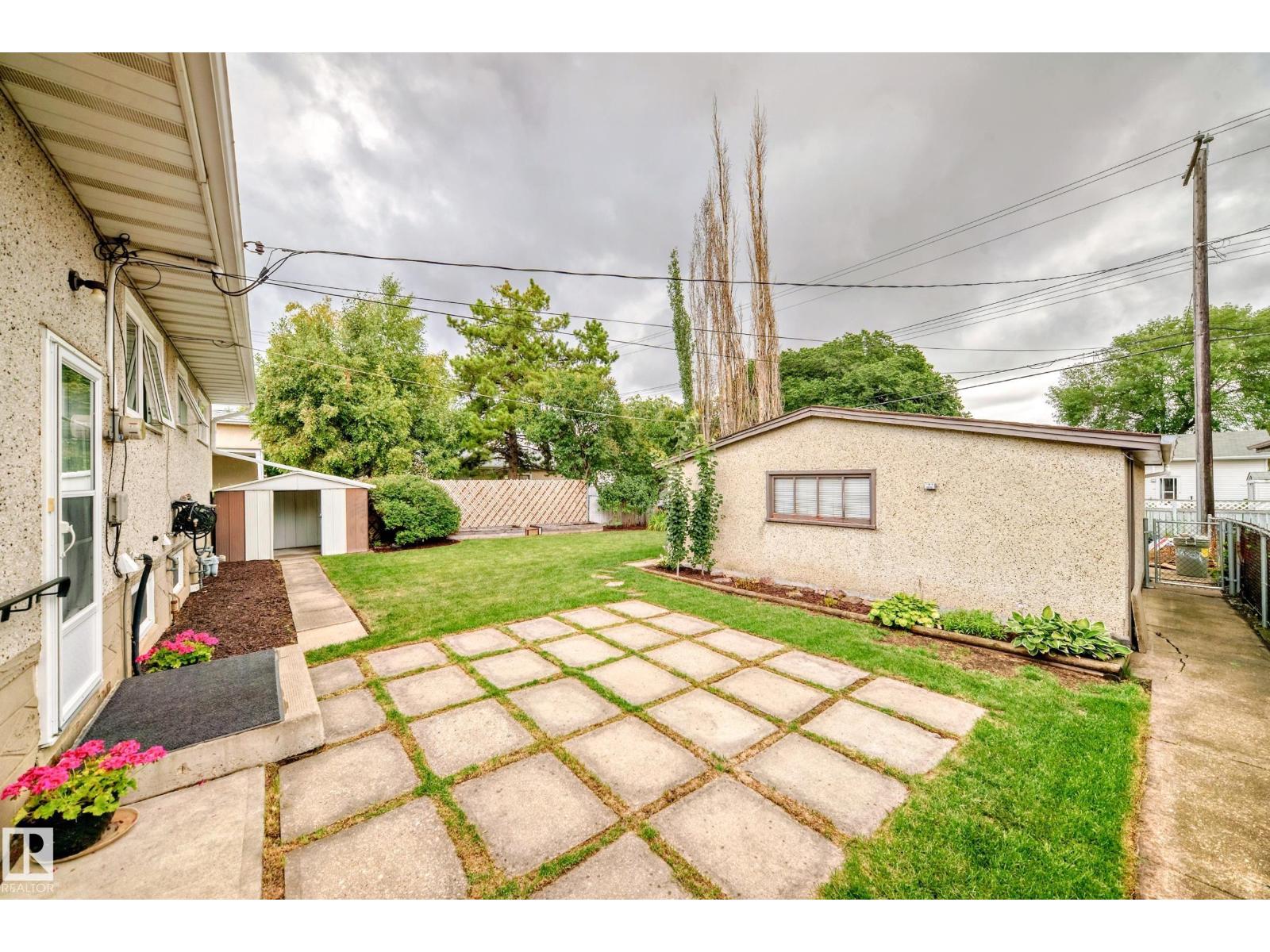 Photo 17 of 8415 72 St Nw, Edmonton AB