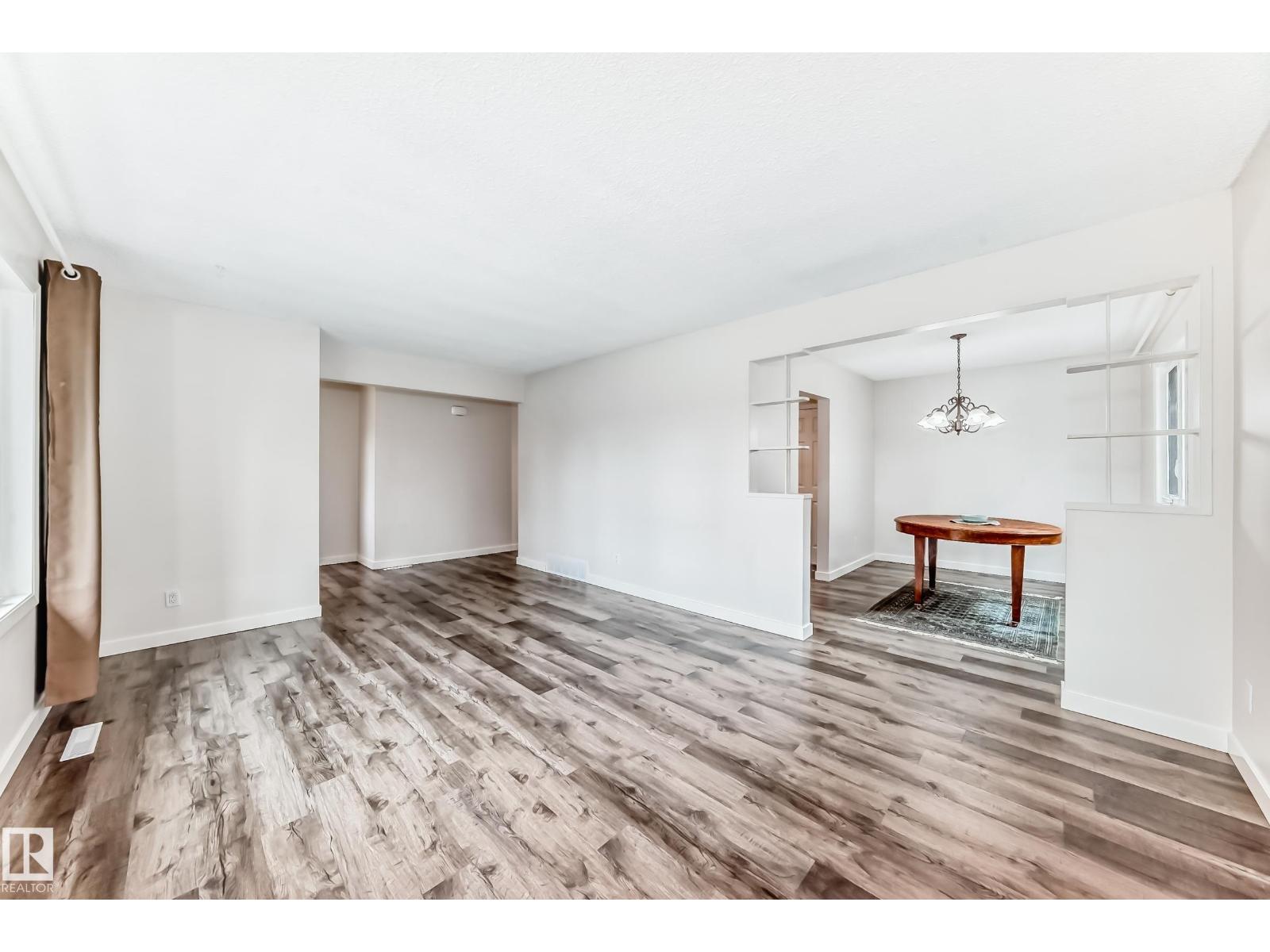 Photo 8 of 8415 72 St Nw, Edmonton AB