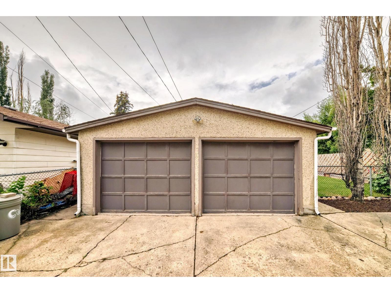 Photo 16 of 8415 72 St Nw, Edmonton AB