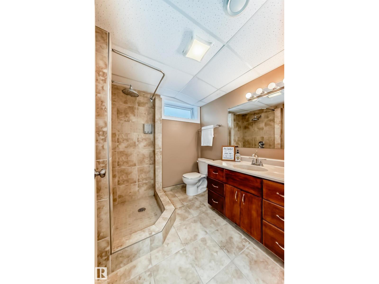 Photo 14 of 8415 72 St Nw, Edmonton AB