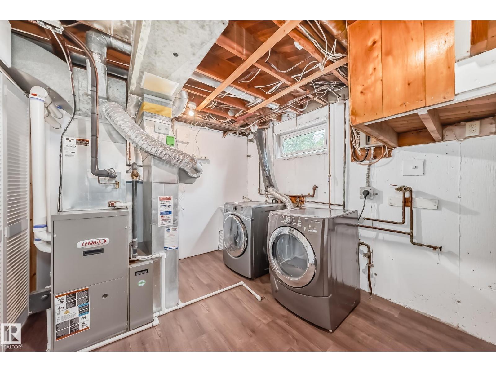Photo 15 of 8415 72 St Nw, Edmonton AB