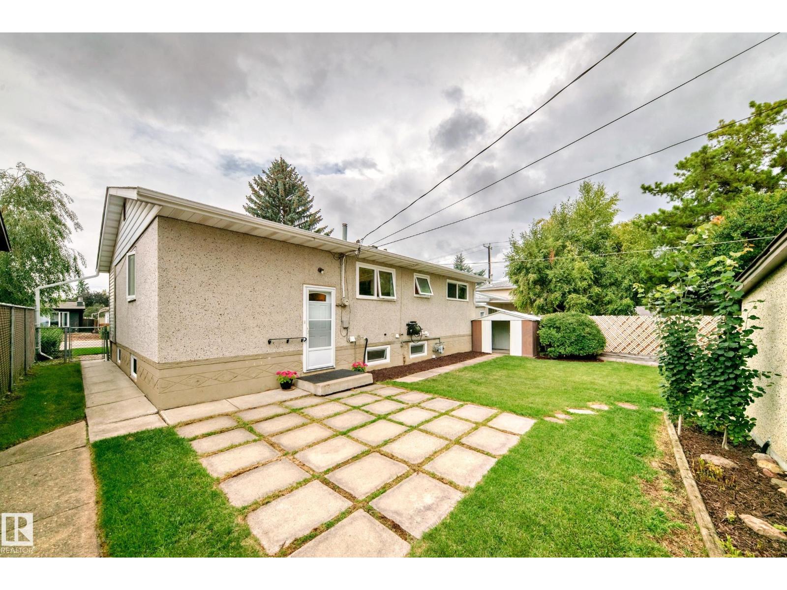 Photo 18 of 8415 72 St Nw, Edmonton AB