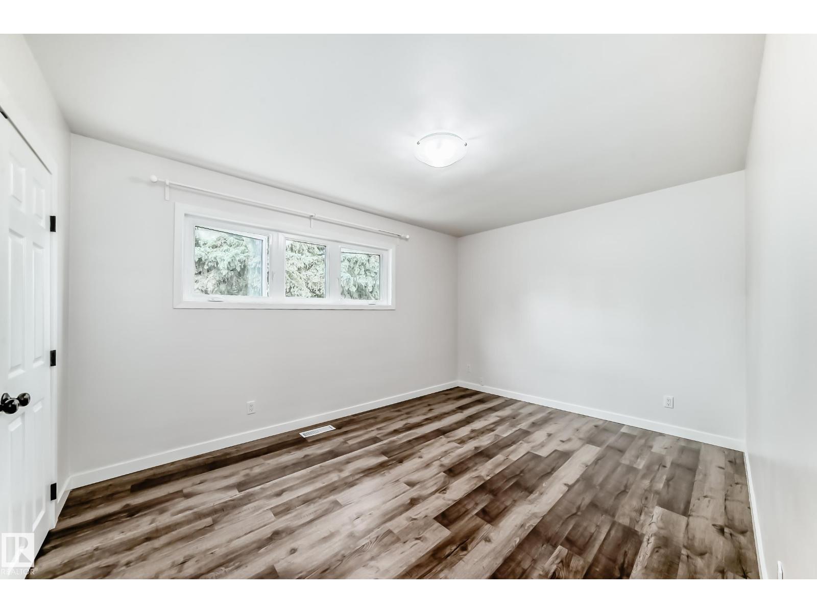 Photo 9 of 8415 72 St Nw, Edmonton AB