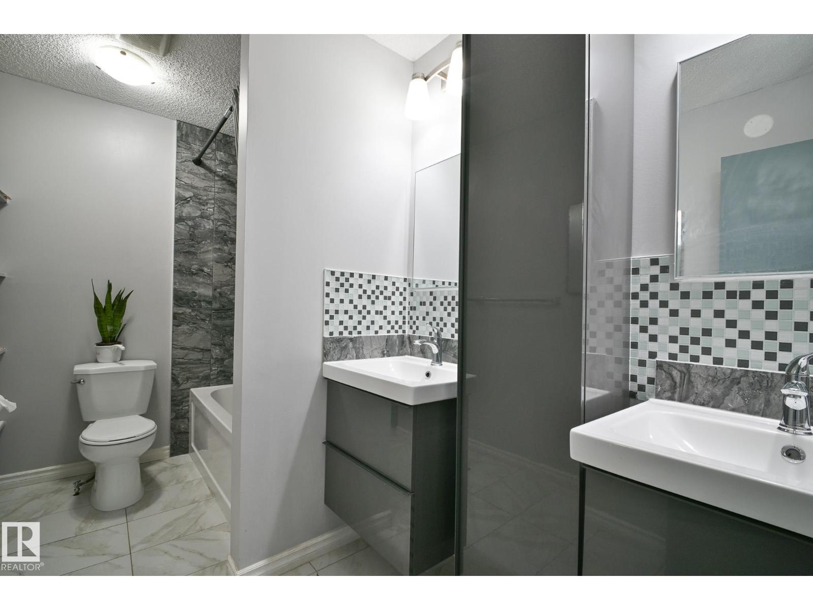 Photo 43 of 8304 157 Av Nw, Edmonton AB
