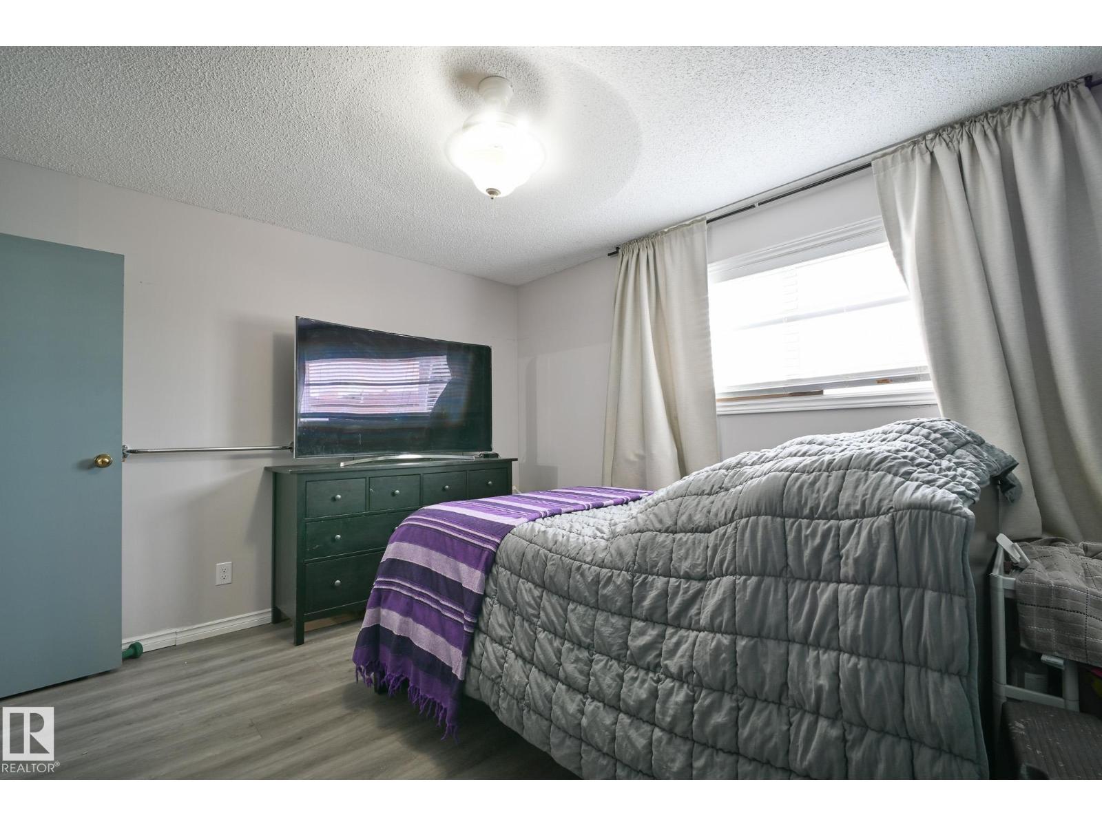 Photo 42 of 8304 157 Av Nw, Edmonton AB