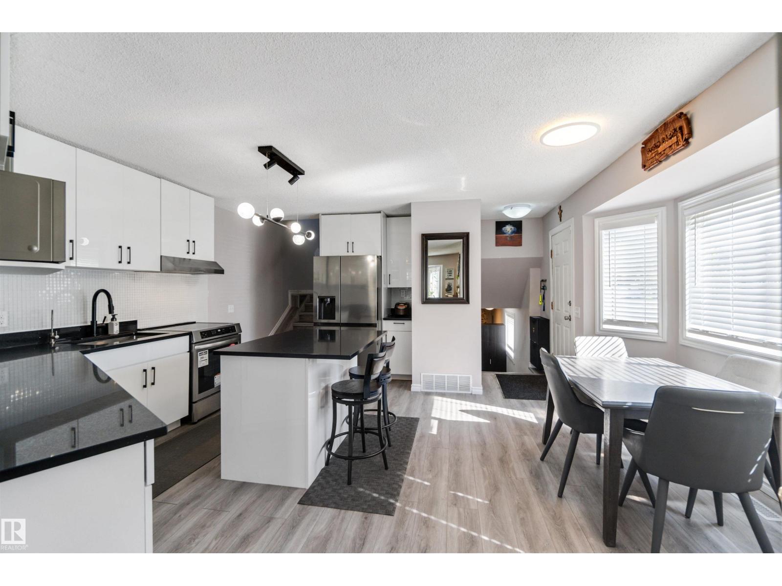 Photo 15 of 8304 157 Av Nw, Edmonton AB