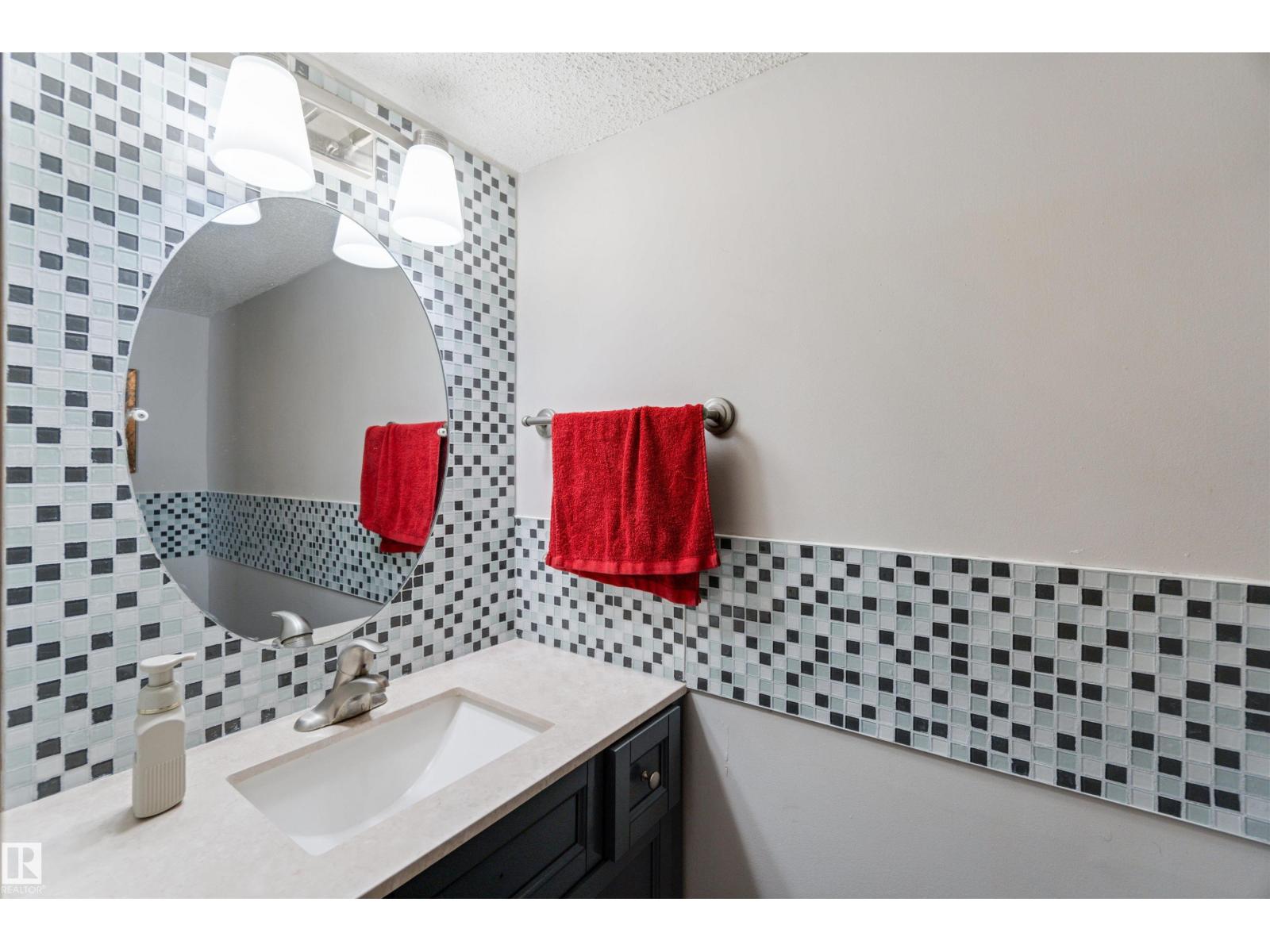 Photo 41 of 8304 157 Av Nw, Edmonton AB