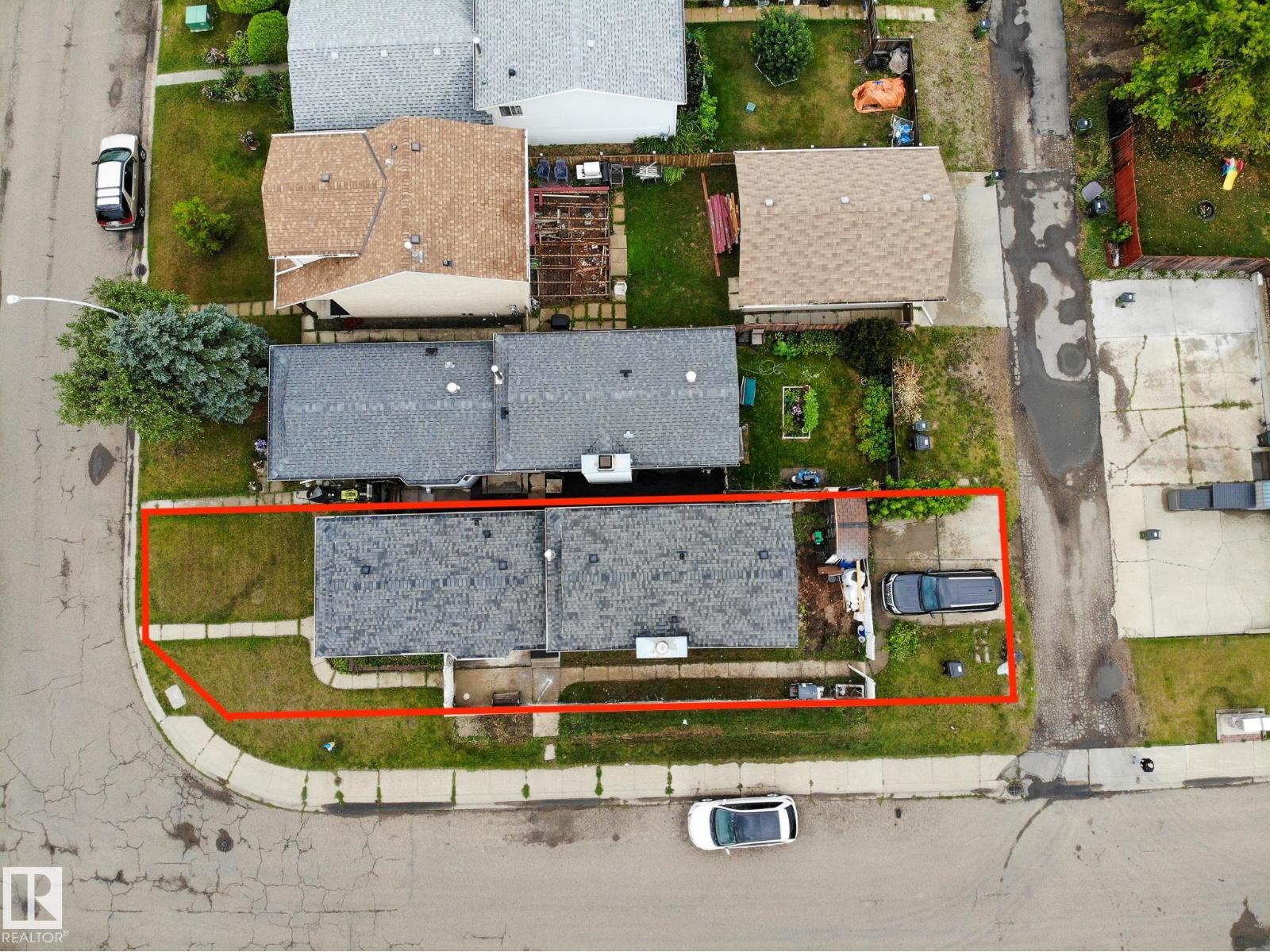 Photo 16 of 8304 157 Av Nw, Edmonton AB