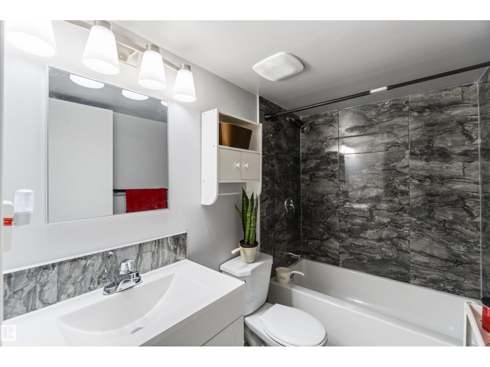 Photo 39 of 8304 157 Av Nw, Edmonton AB