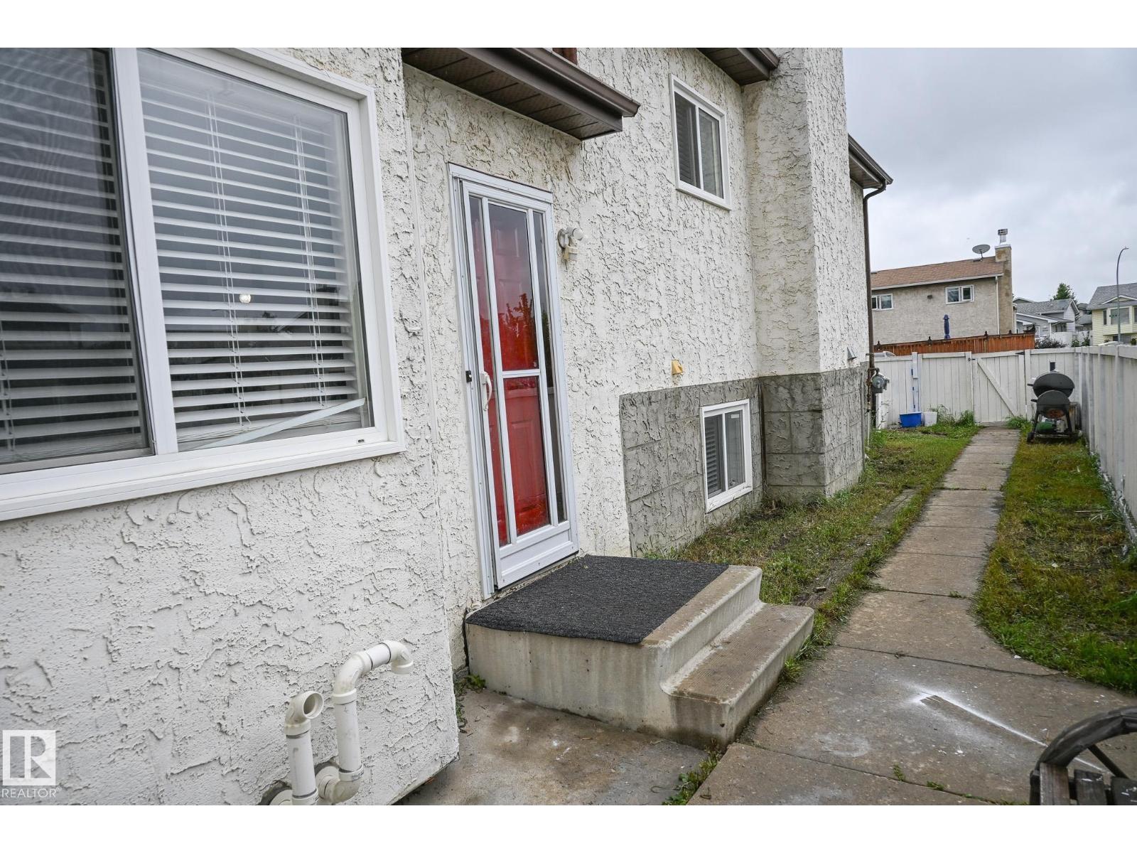 Photo 21 of 8304 157 Av Nw, Edmonton AB