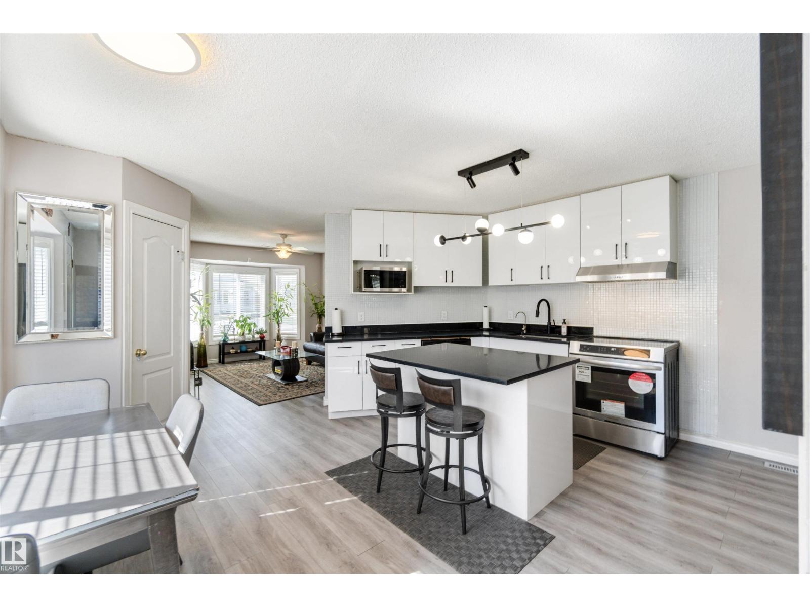 Photo 12 of 8304 157 Av Nw, Edmonton AB