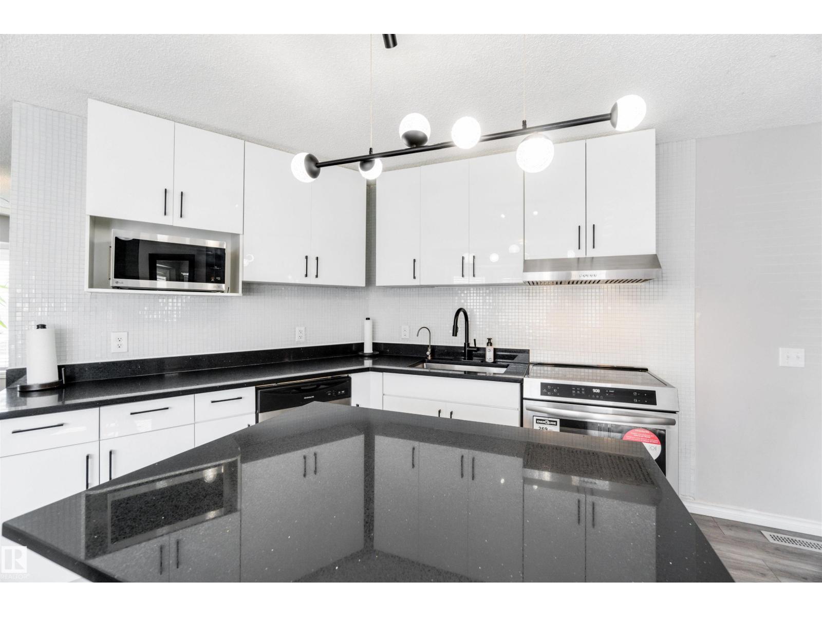 Photo 22 of 8304 157 Av Nw, Edmonton AB
