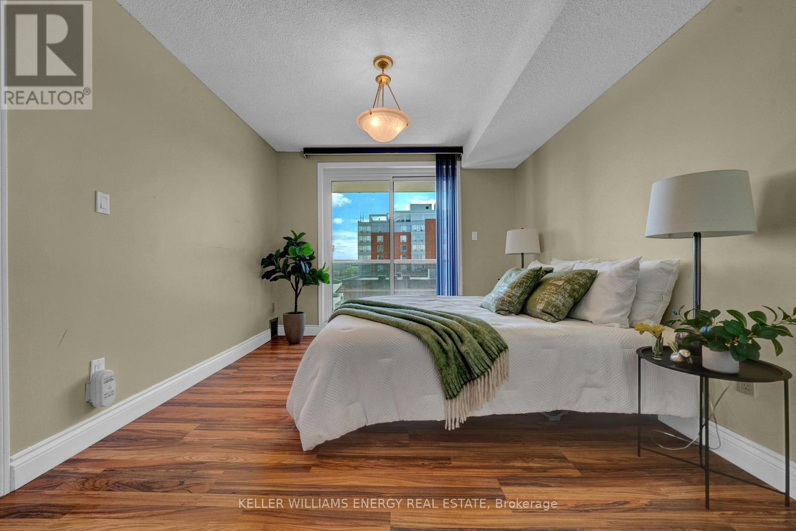 Photo 15 of 302 80 Athol Street E, Oshawa ON