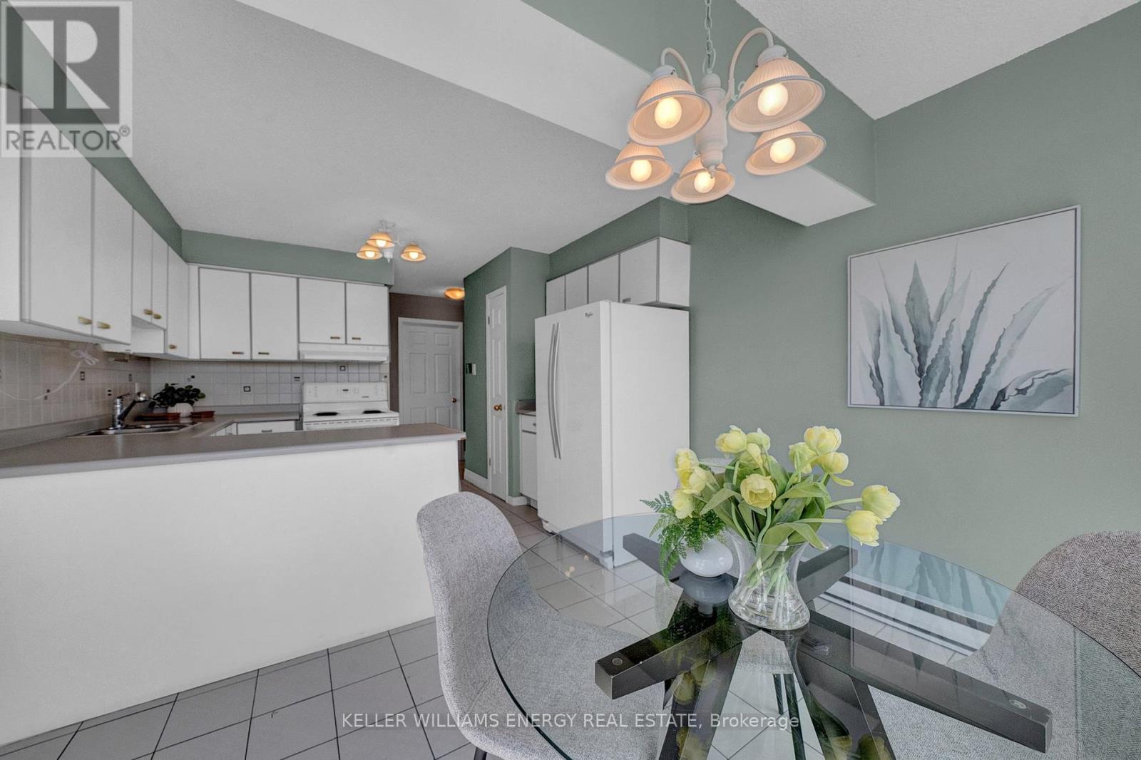 Photo 5 of 302 80 Athol Street E, Oshawa ON