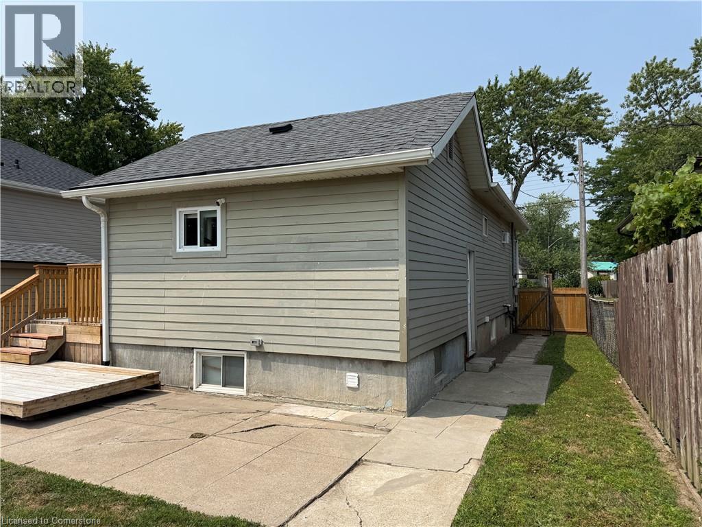 Photo 11 of 135 St George Street, Welland ON