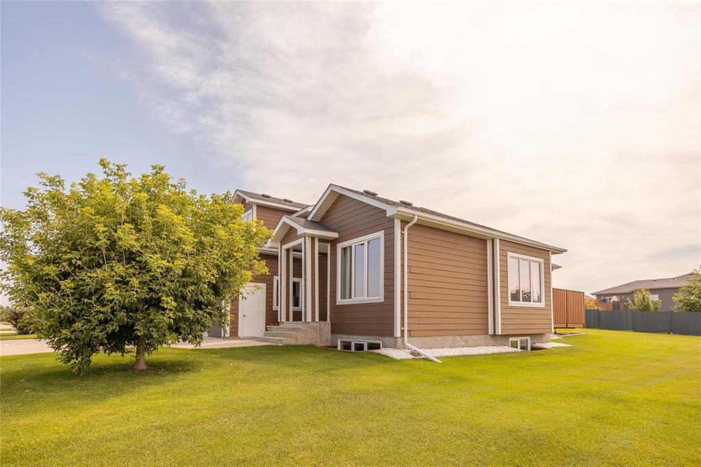 Photo 2 of 22 Grandview Drive, Steinbach MB