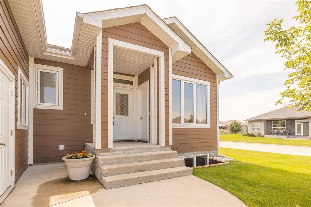 Photo 7 of 22 Grandview Drive, Steinbach MB