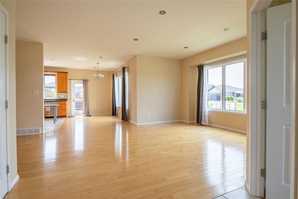 Photo 9 of 22 Grandview Drive, Steinbach MB