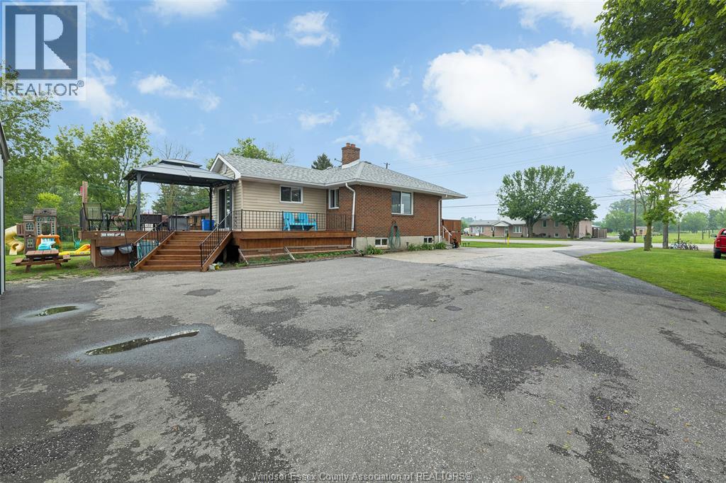Photo 12 of 9556 Malden Rd, Amherstburg ON