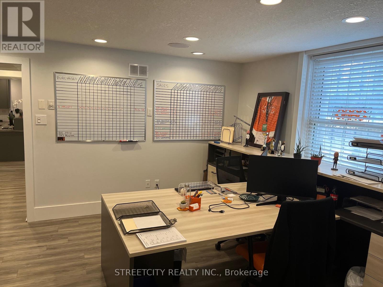 Photo 2 of 16 440 Wellington Street, London East ON