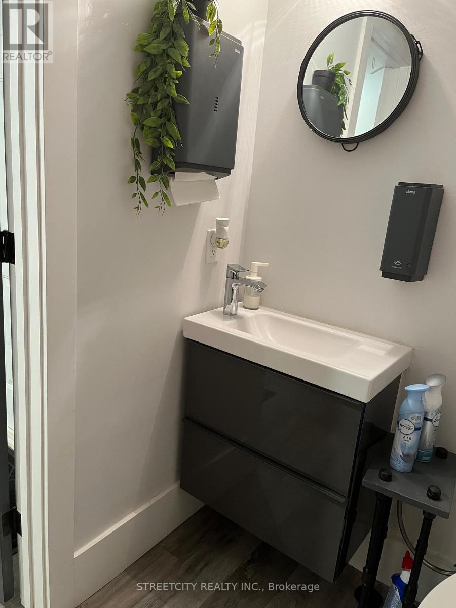 Photo 16 of 16 440 Wellington Street, London East ON