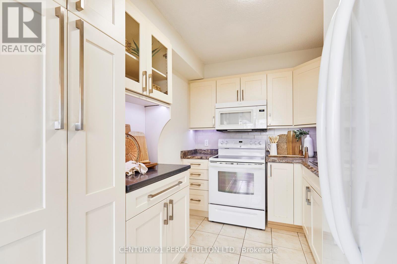 Photo 4 of Ph 12 55 William Street E, Oshawa ON