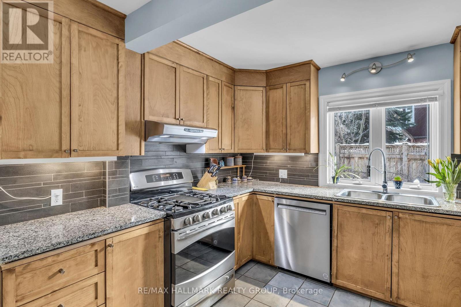 Photo 20 of 396 Daly Avenue, Ottawa ON