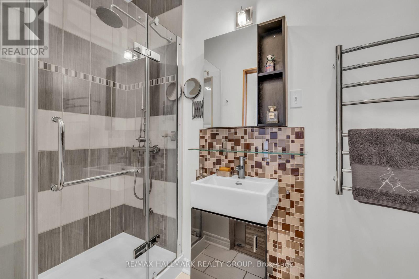 Photo 17 of 396 Daly Avenue, Ottawa ON