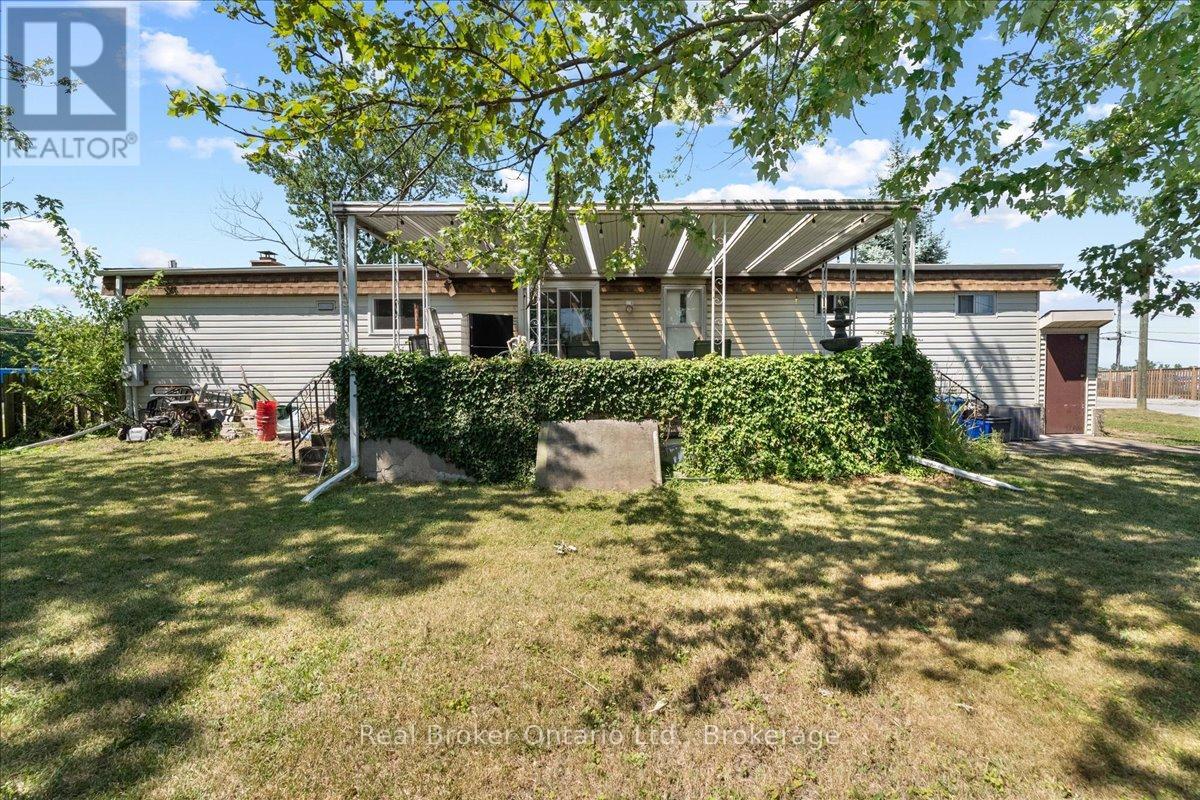 Photo 3 of 241 241 St Paul Street W, St Catharines ON