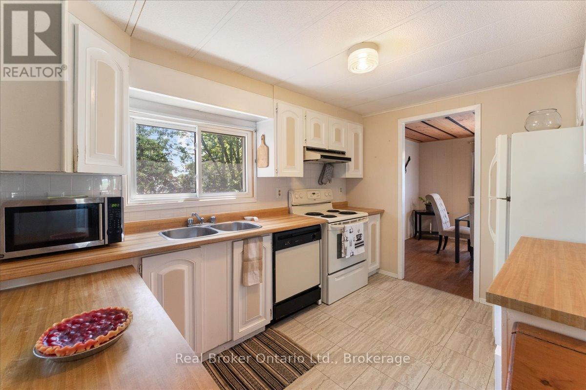 Photo 2 of 241 241 St Paul Street W, St Catharines ON