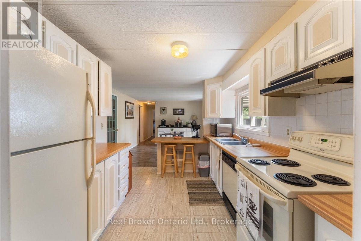 Photo 5 of 241 241 St Paul Street W, St Catharines ON