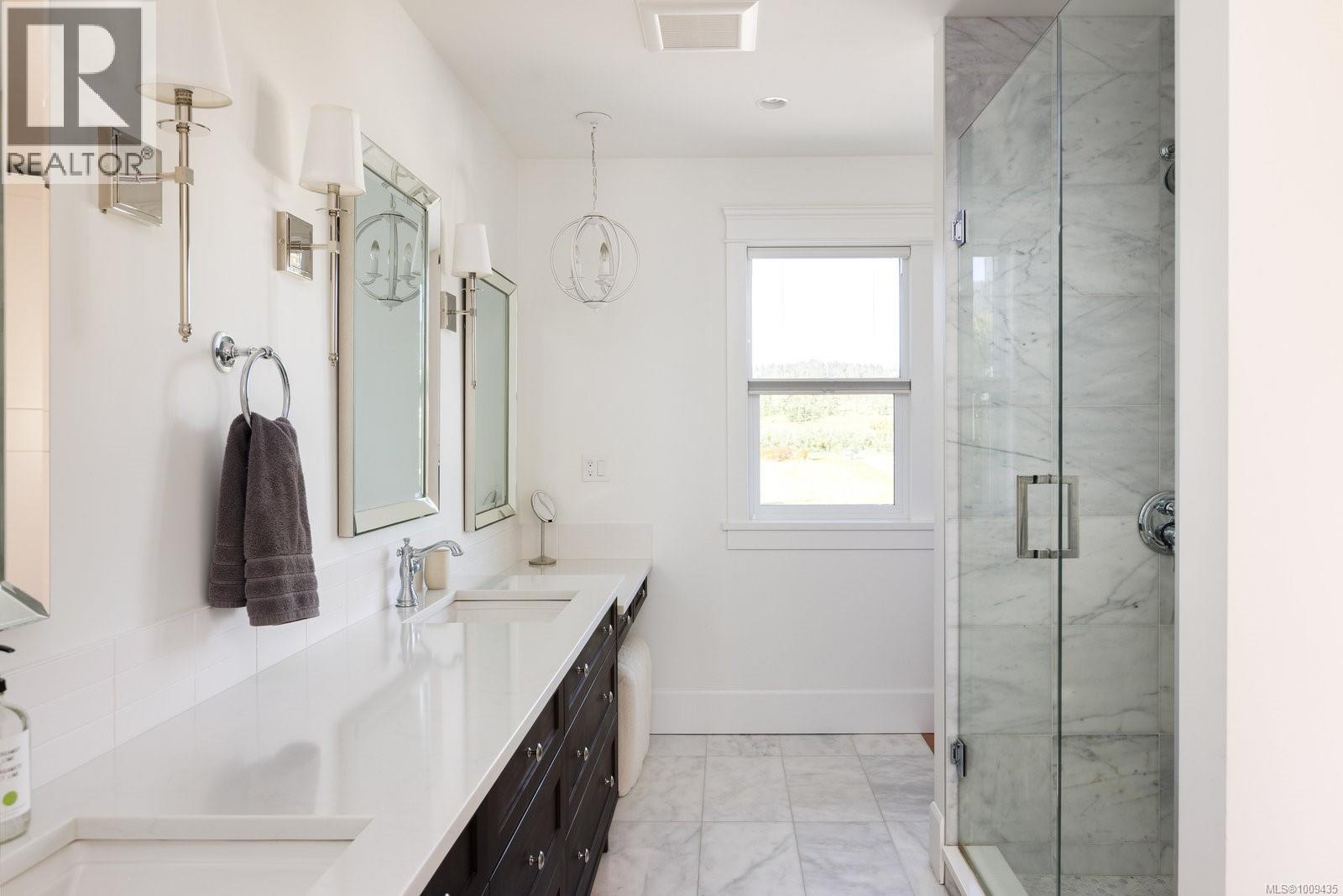  1527 Mount Newton Cross Road, Central Saanich