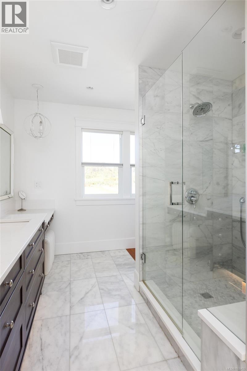  1527 Mount Newton Cross Road, Central Saanich
