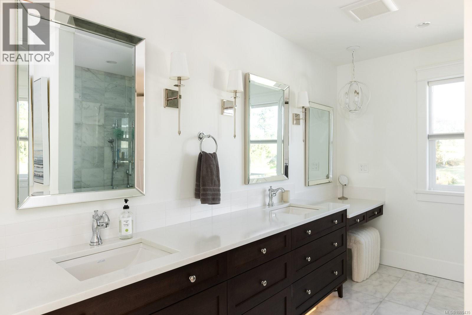  1527 Mount Newton Cross Road, Central Saanich