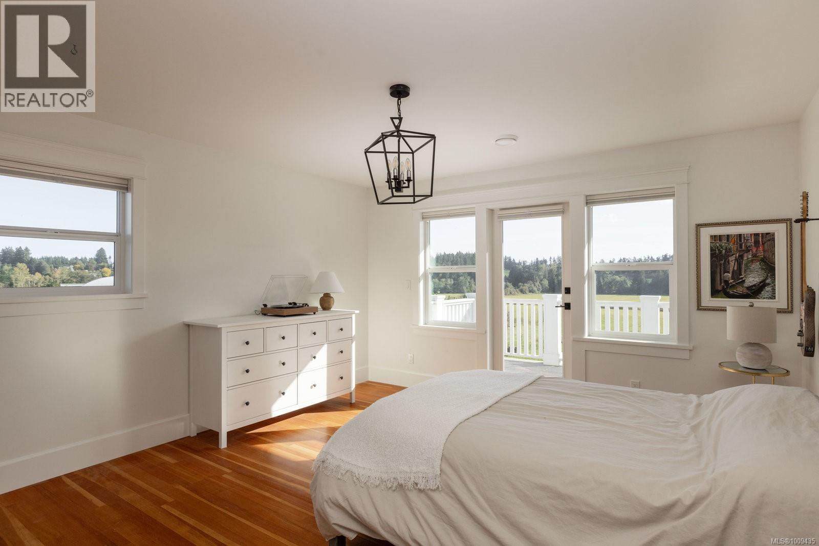  1527 Mount Newton Cross Road, Central Saanich