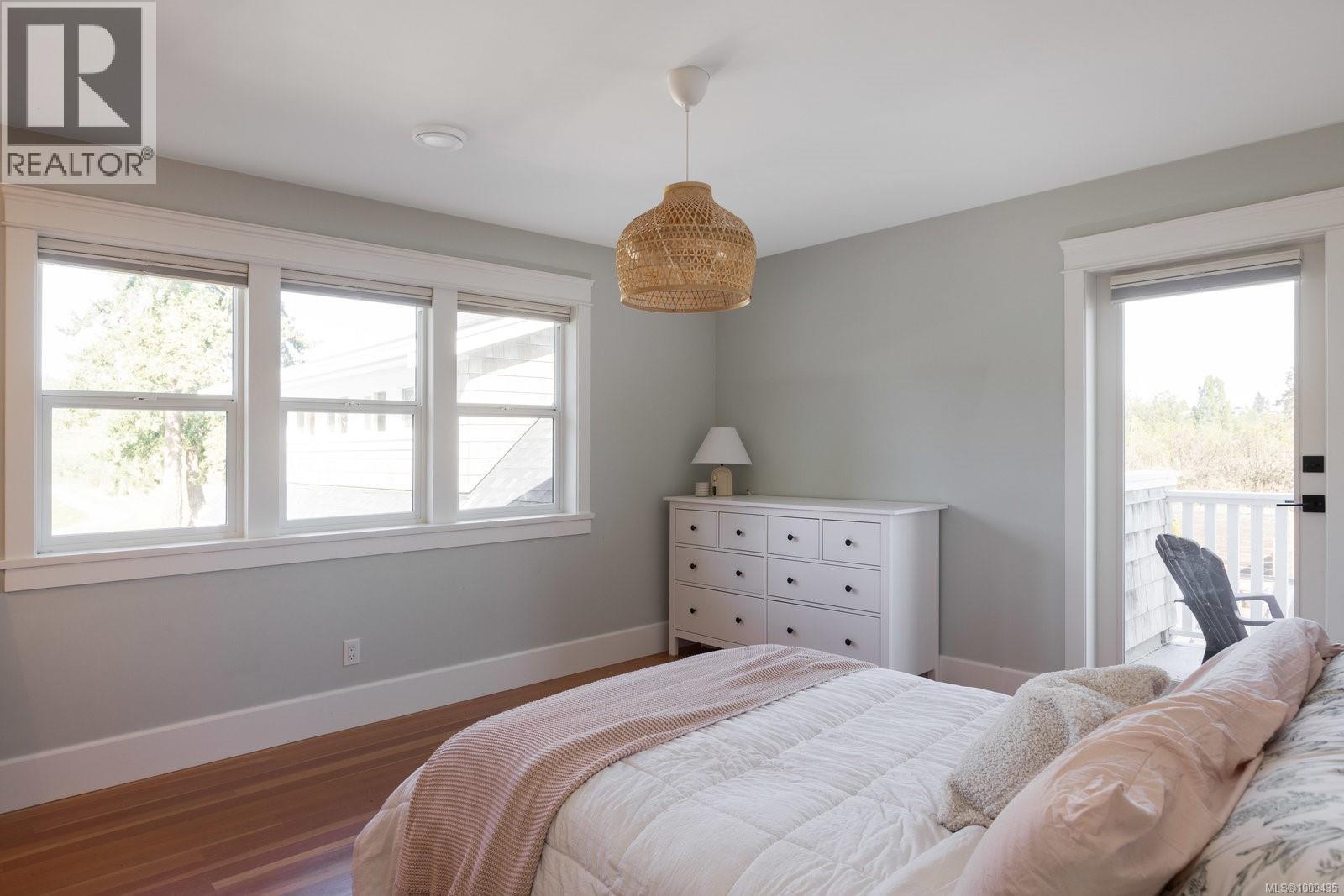  1527 Mount Newton Cross Road, Central Saanich