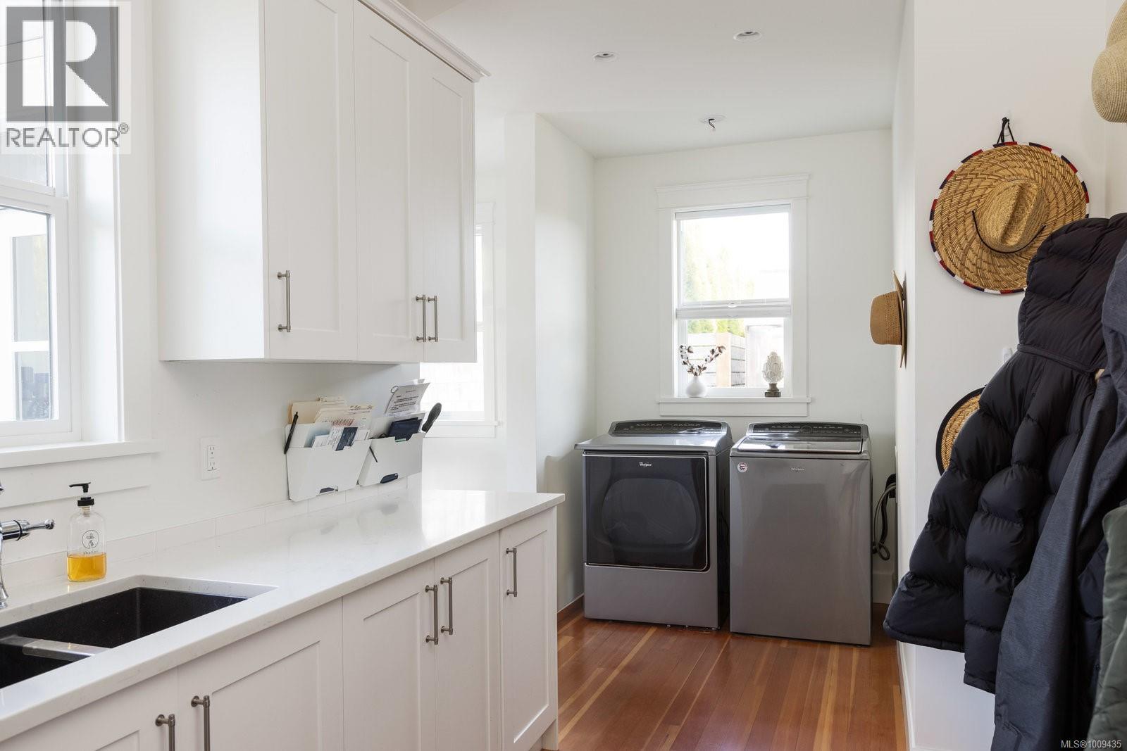  1527 Mount Newton Cross Road, Central Saanich