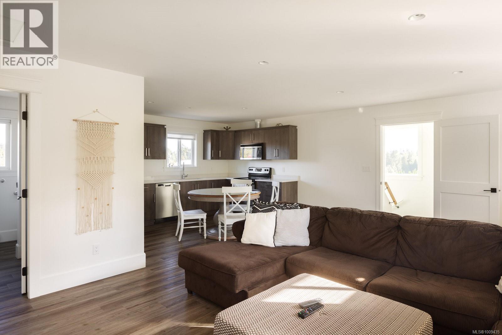  1527 Mount Newton Cross Road, Central Saanich
