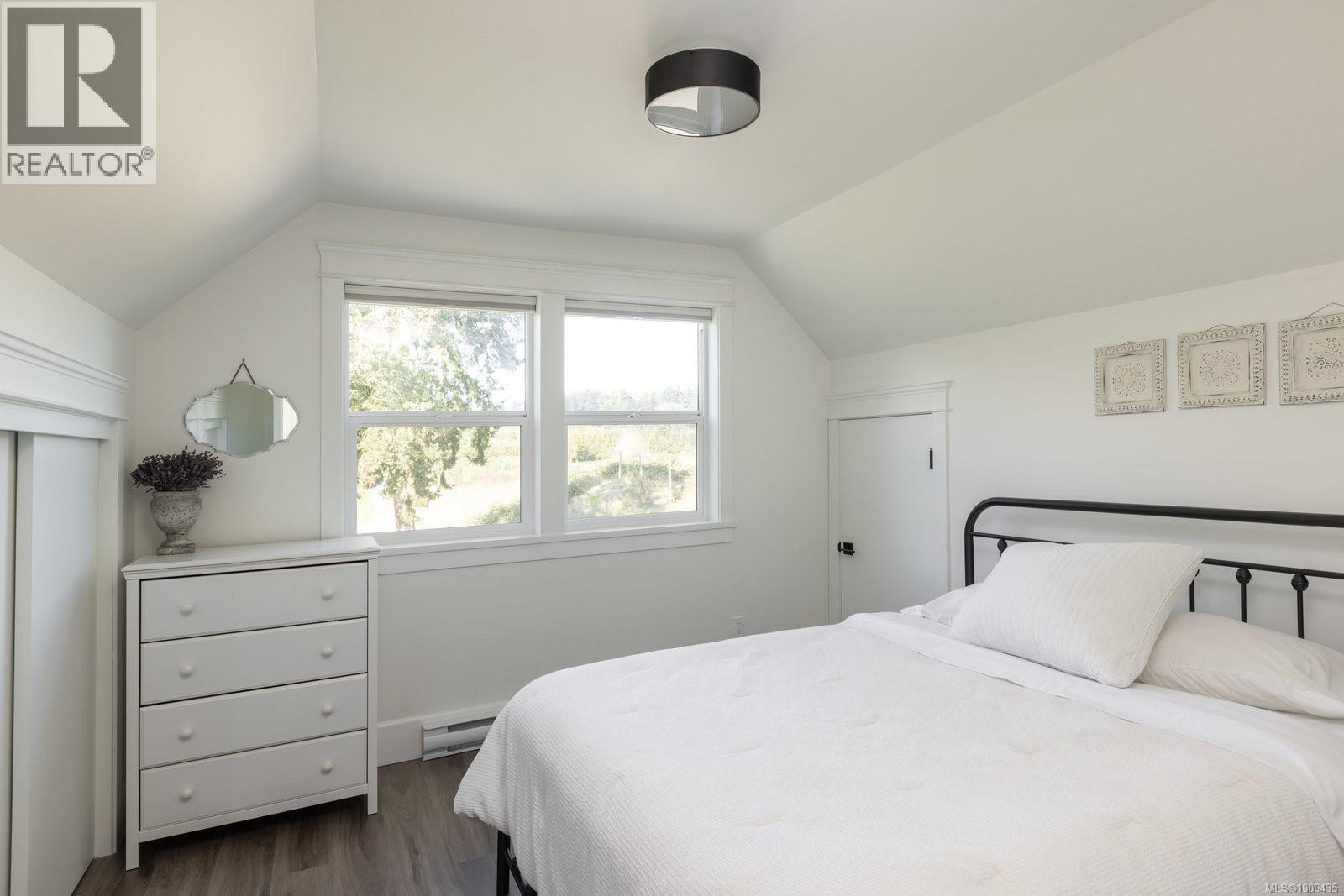  1527 Mount Newton Cross Road, Central Saanich
