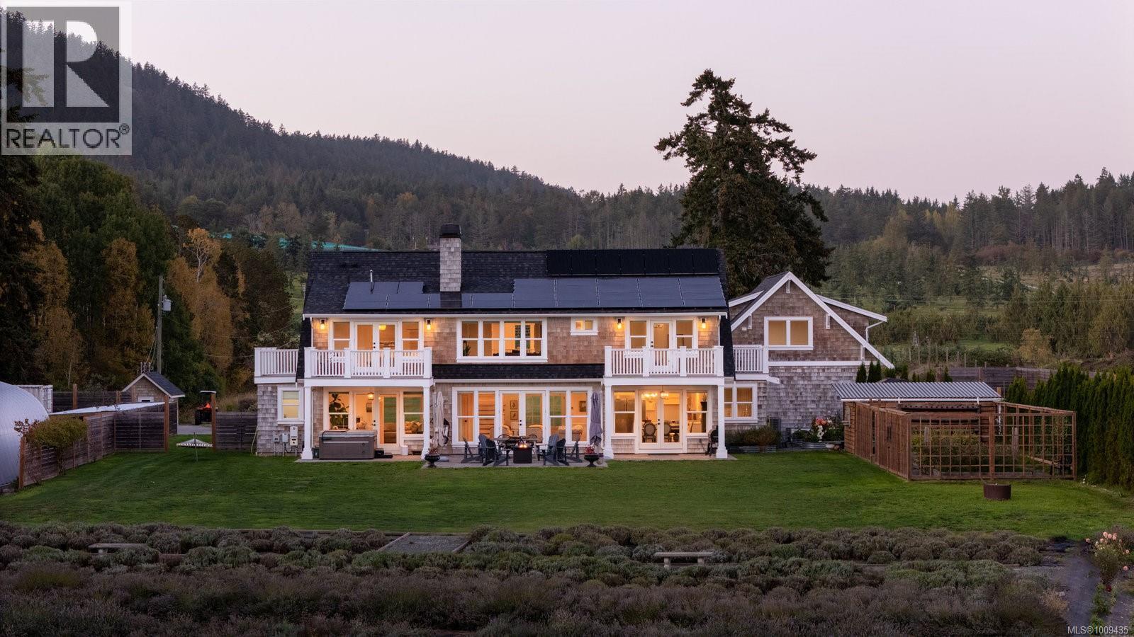  1527 Mount Newton Cross Road, Central Saanich