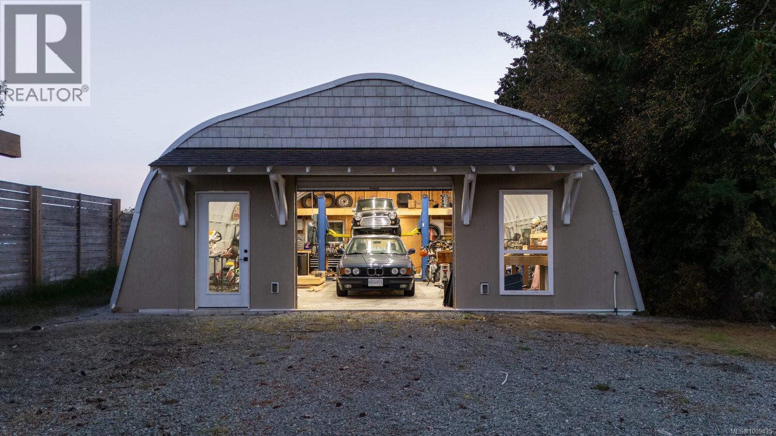  1527 Mount Newton Cross Road, Central Saanich